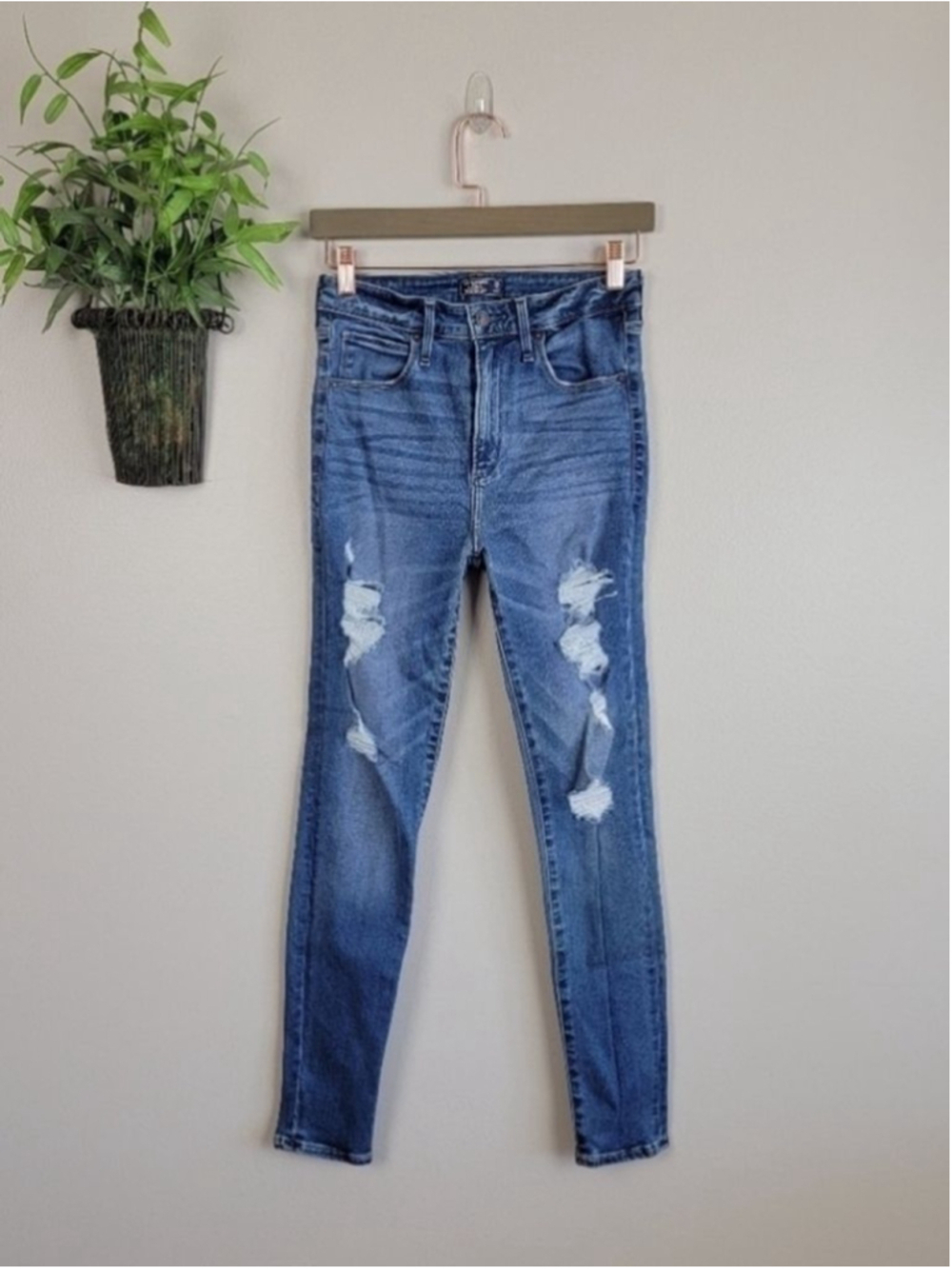 AF 2 Abercrombie & Fitch Simone High Rise Super Skinny Distressed Jegging